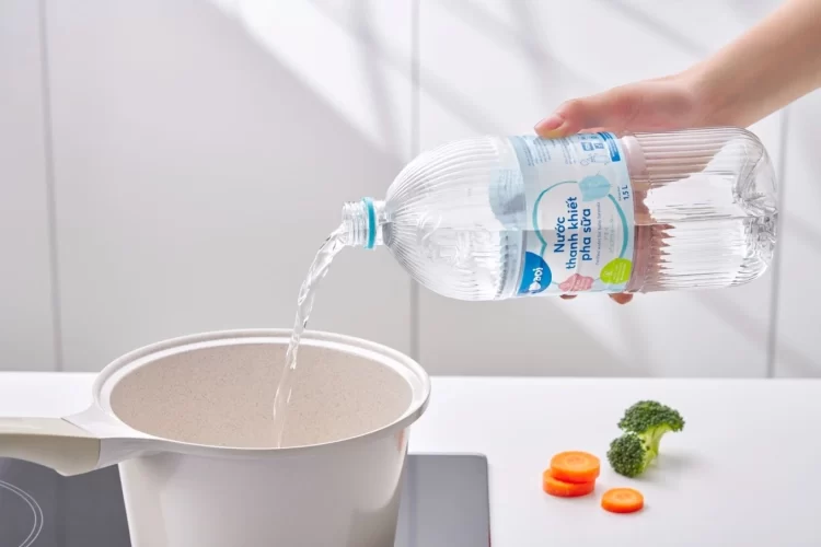 3 sai lầm kinh điển trong cách pha sữa NAN Nga số 1 làm mất sạch lợi khuẩn 2 Sử dụng nguồn nước không phù hợp để pha sữa