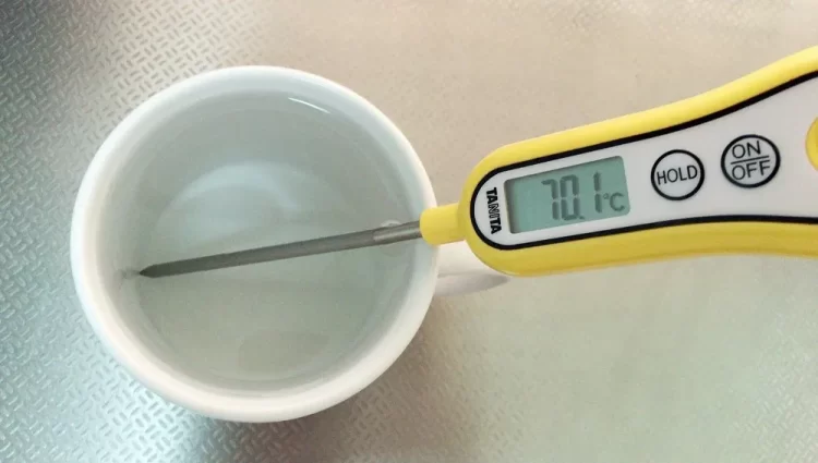 Những cách thử nhiệt độ sữa tại nhà đơn giản và an toàn